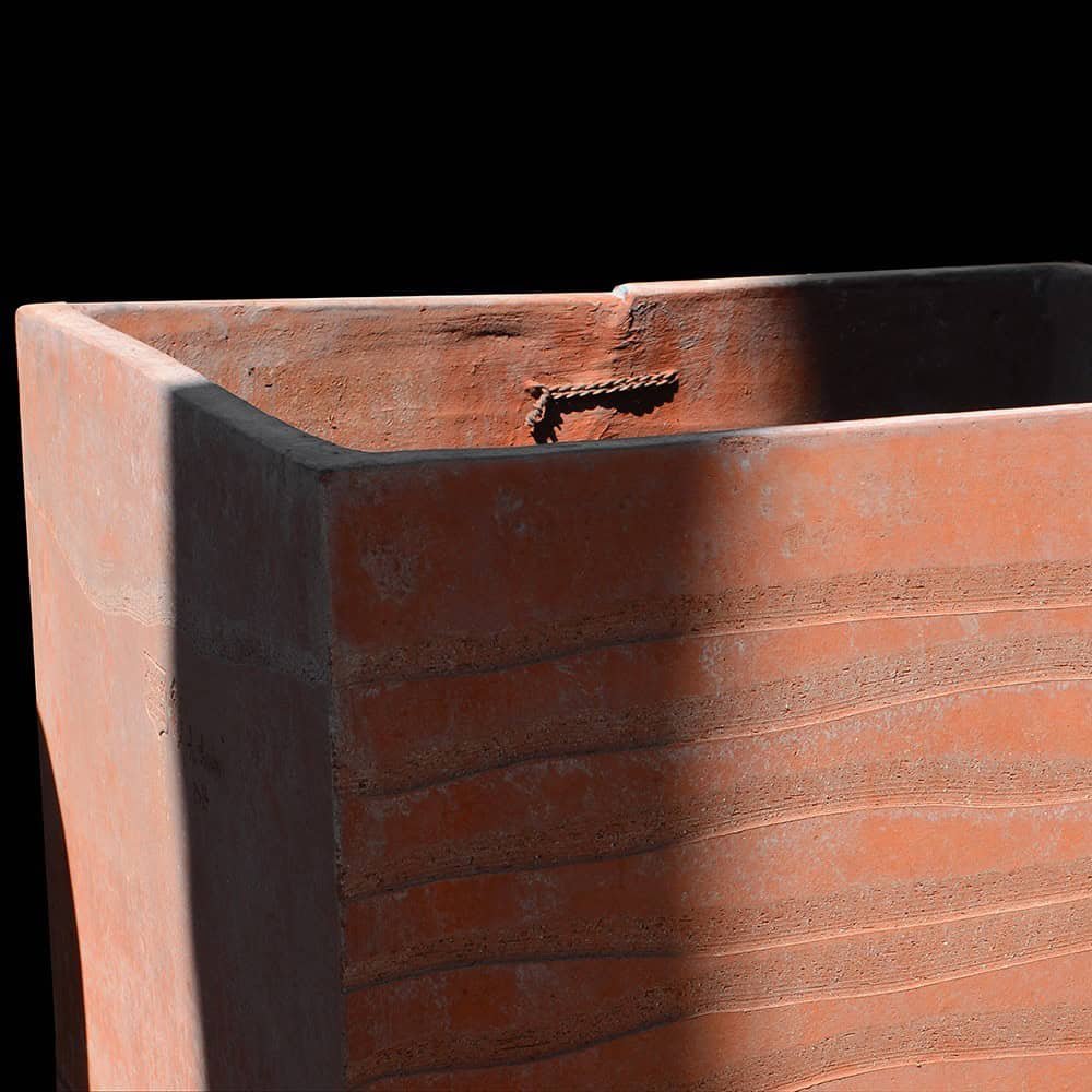 Designový terakotový květináč Cubo con lacci incrociati - Obrázek 3